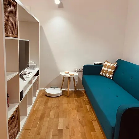 Apartment Zsolnay Walk-up