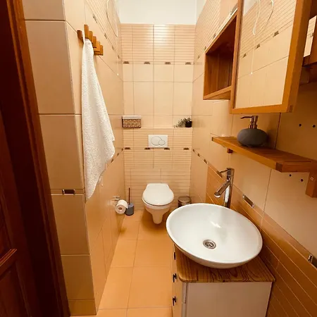 Apartment Zsolnay Walk-up